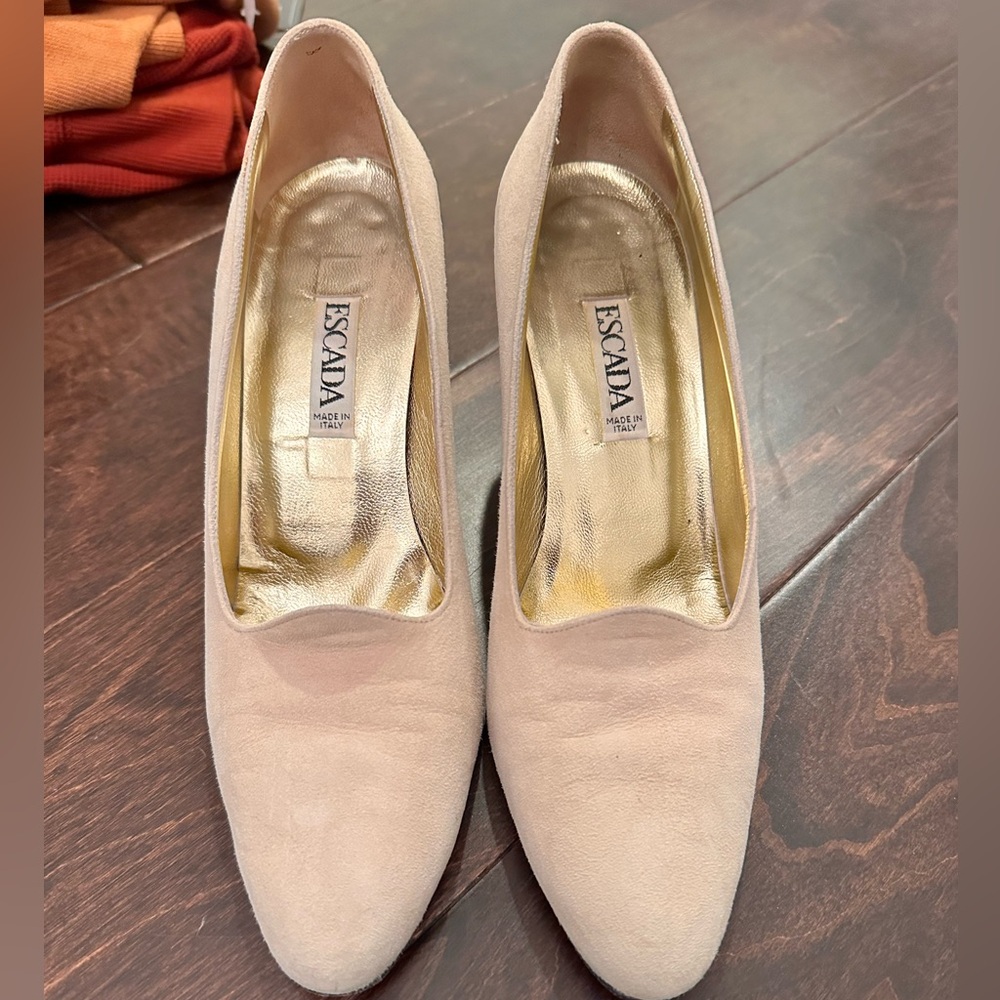 Vintage Escada Suede cream pumps size 8 1/2